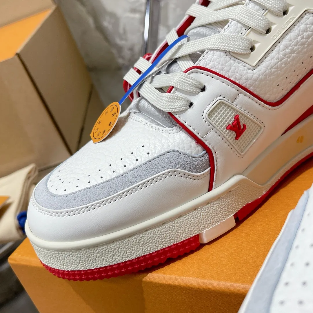 P840👟👟 Couple code #𝐋𝐨𝐮𝐢𝐬𝐕𝐮𝐢𝐭𝐭𝐨𝐧 Ceiling purchase level! 𝐋𝐕 trainer "Limited series of casual sports basketball shoes for couples. Super fun, super childlike, crazy exciting💗Please distinguish from the currency in the market🙅🏻‍♀️ Ceiling level purchasing agency Full set of exquisite airplane box packaging Please look for our quality‼️ Please pay attention to distinguish the currency materials in the market! Original custom-made embossed grained calfskin for the upper (non-market superfiber leather) Everyone needs to distinguish) symmetrical old pattern washed denim, custom-made breathable mesh lining, TPU suction mold outsole. The material details and workmanship are top-notch! Comes with exclusive exquisite gift box packaging 🎁 SIZE: 35-44 (Male 38&45 46 customized)